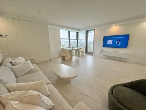2899 Collins Avenue Miami Beach FL 33140