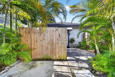 1520 SW 11th Terrace Miami FL 33135