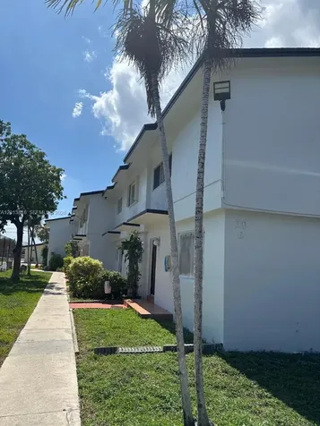 30 SW 108th Avenue Sweetwater FL 33174