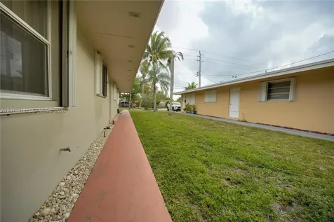 5825 Buchanan Street Hollywood FL 33021