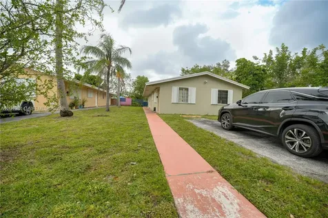 5825 Buchanan Street Hollywood FL 33021