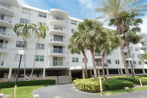 210 Sea View Drive Key Biscayne FL 33149