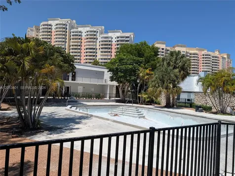 210 Seaview Drive Key Biscayne FL 33149