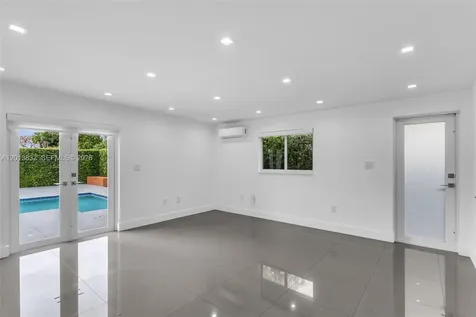3112 Village Green Drive Miami FL 33175