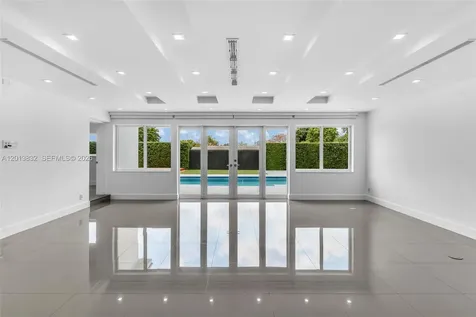 3112 Village Green Drive Miami FL 33175