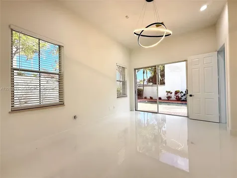 1455 Breakwater Terrace Hollywood FL 33019