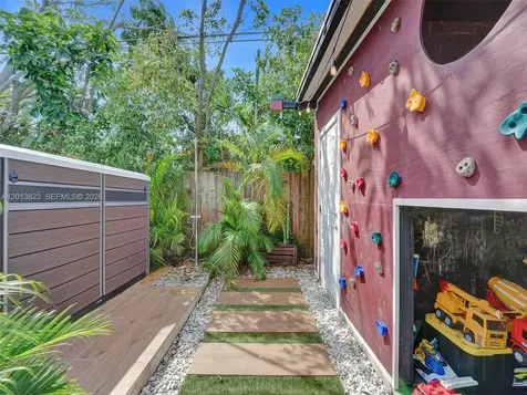 918 NE 4th Court Hallandale Beach FL 33009