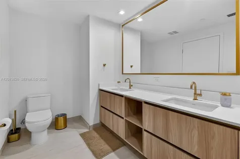 77 SE 5th Street Miami FL 33131