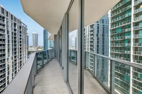 77 SE 5th Street Miami FL 33131