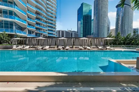 77 SE 5th Street Miami FL 33131