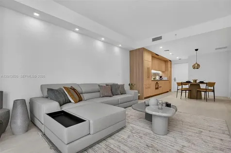 77 SE 5th Street Miami FL 33131