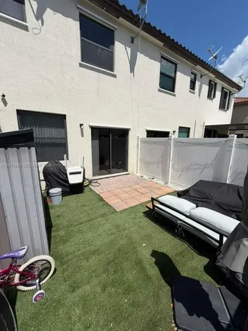9337 W 33rd Way Hialeah FL 33018