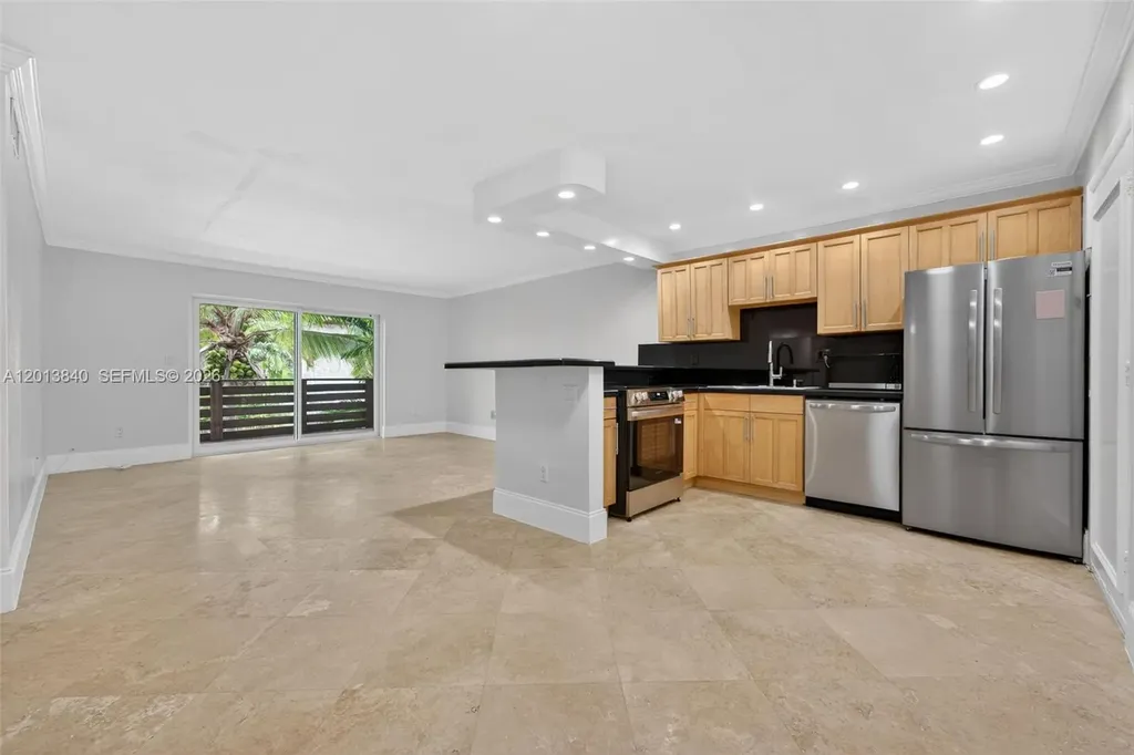 7477 SW 82nd Street Miami FL 33143