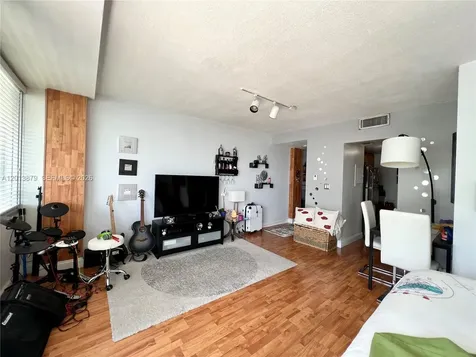 7545 E Treasure Drive North Bay Village FL 33141