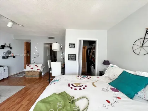 7545 E Treasure Drive North Bay Village FL 33141