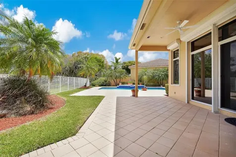 2456 Bay Isle Court Weston FL 33327