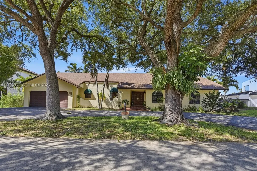 7200 N Oakmont Drive Hialeah FL 33015