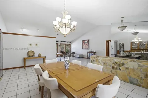 7200 N Oakmont Drive Hialeah FL 33015