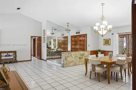 7200 N Oakmont Drive Hialeah FL 33015