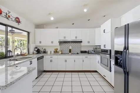 7200 N Oakmont Drive Hialeah FL 33015