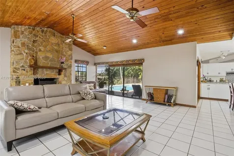7200 N Oakmont Drive Hialeah FL 33015