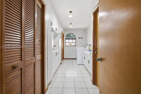 7200 N Oakmont Drive Hialeah FL 33015
