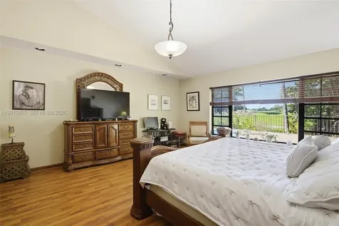 7200 N Oakmont Drive Hialeah FL 33015
