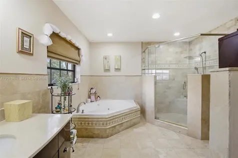 7200 N Oakmont Drive Hialeah FL 33015