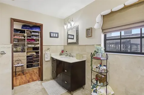 7200 N Oakmont Drive Hialeah FL 33015