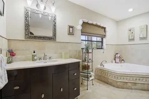 7200 N Oakmont Drive Hialeah FL 33015