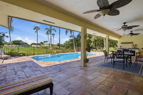 7200 N Oakmont Drive Hialeah FL 33015