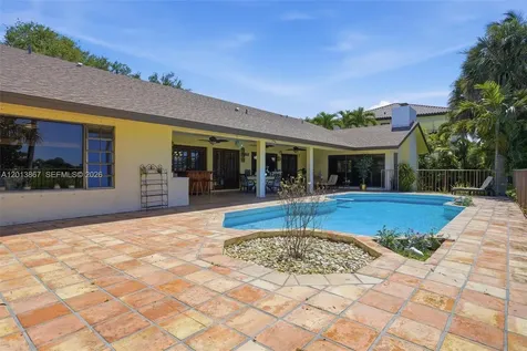 7200 N Oakmont Drive Hialeah FL 33015