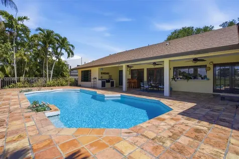 7200 N Oakmont Drive Hialeah FL 33015