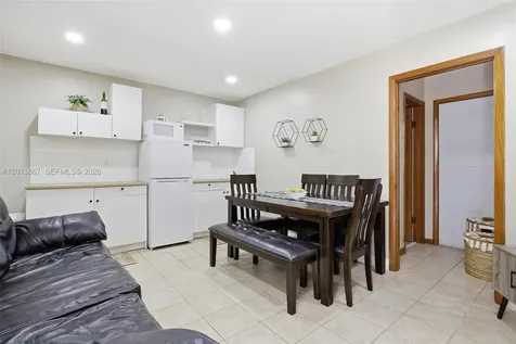 7200 N Oakmont Drive Hialeah FL 33015