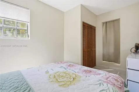 7200 N Oakmont Drive Hialeah FL 33015
