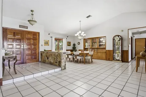7200 N Oakmont Drive Hialeah FL 33015