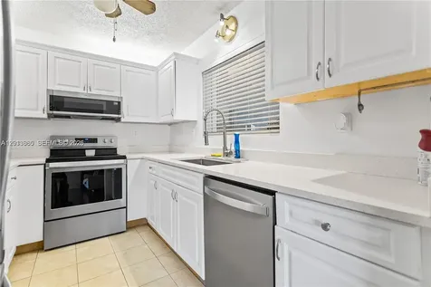 447 N Laurel Margate FL 33063