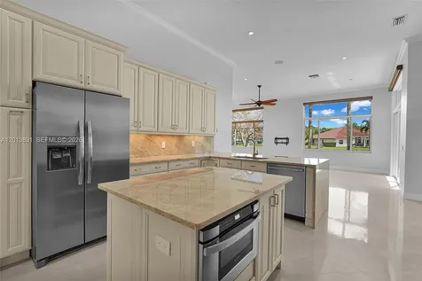 2715 Edgewater Court Weston FL 33332