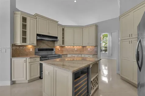 2715 Edgewater Court Weston FL 33332