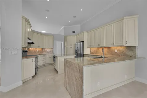 2715 Edgewater Court Weston FL 33332