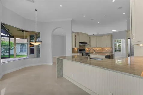 2715 Edgewater Court Weston FL 33332