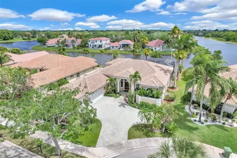 2715 Edgewater Court Weston FL 33332