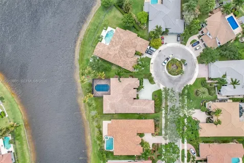 2715 Edgewater Court Weston FL 33332