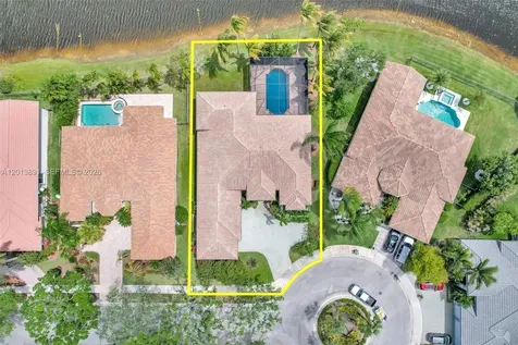 2715 Edgewater Court Weston FL 33332