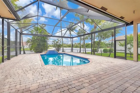 2715 Edgewater Court Weston FL 33332