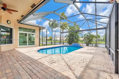 2715 Edgewater Court Weston FL 33332