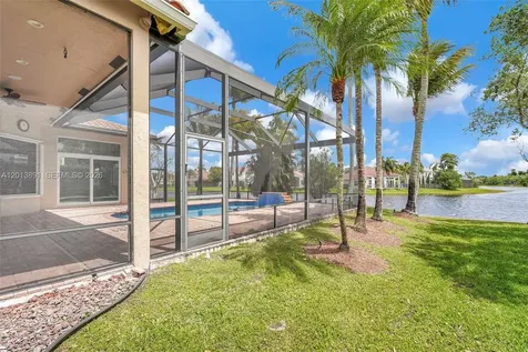 2715 Edgewater Court Weston FL 33332
