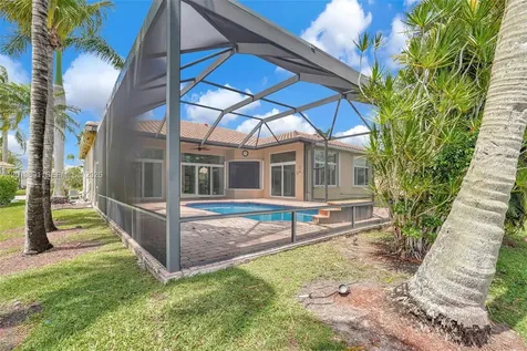 2715 Edgewater Court Weston FL 33332