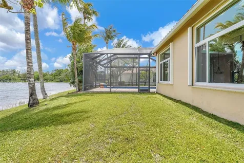2715 Edgewater Court Weston FL 33332