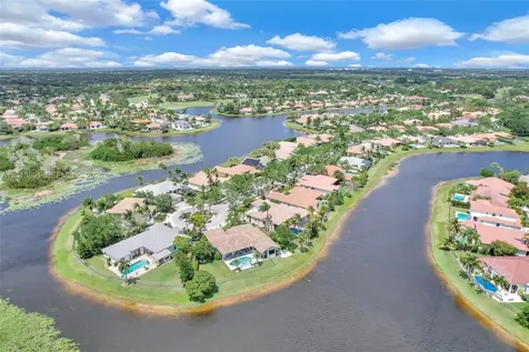 2715 Edgewater Court Weston FL 33332